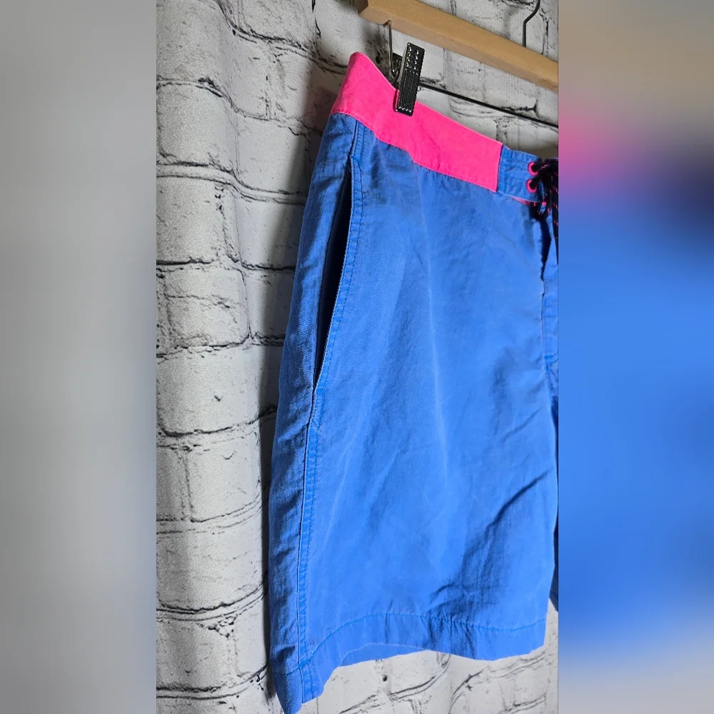 Vineyard Vines 90s Inspired Men's Swim Shorts Size 33‎